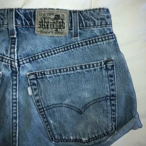 LEVI’s - Vintage Festival boyfriend Denim Cutoffs